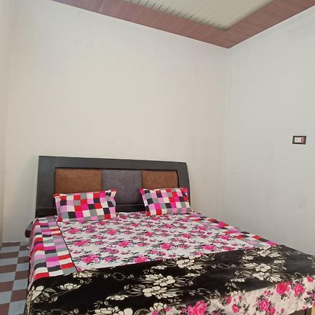 Keshav Narayan Home Stay Матхура Екстер'єр фото